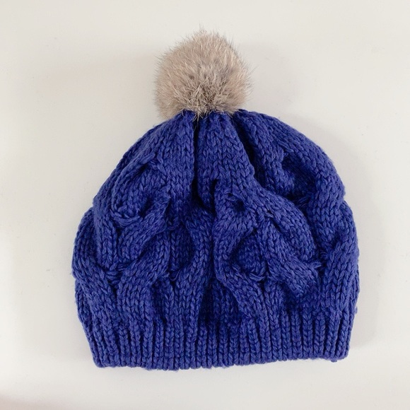 wool beanie hat with furry pom - Picture 6 of 7